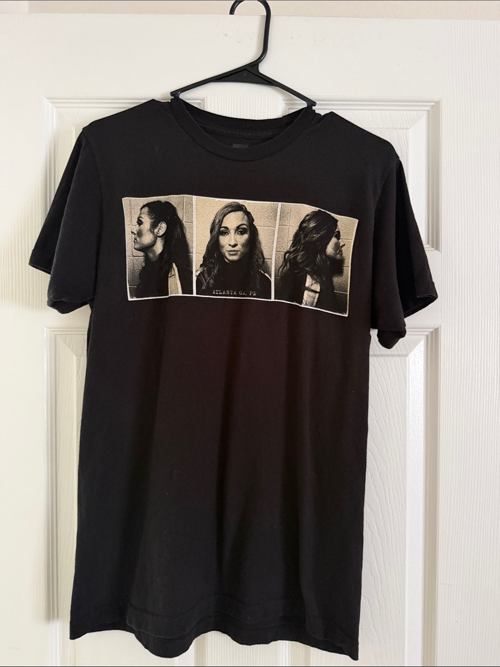 WWE OFFICIAL MERCHANDISE BECKY LYNCH MUGSHOT T-SHIRT - size M